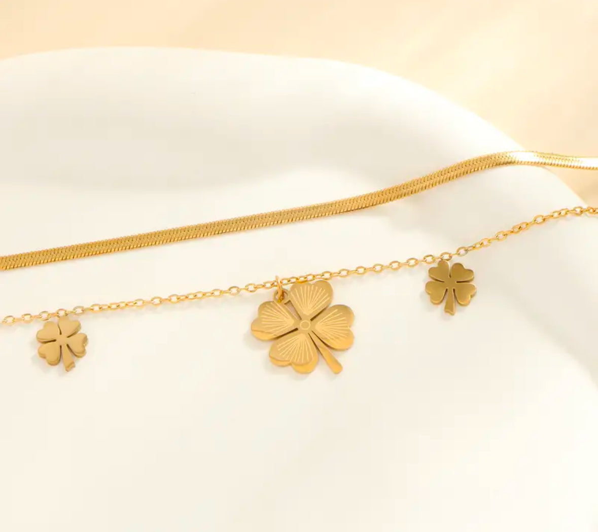 DOUBLE CLOVER - NECKLACE